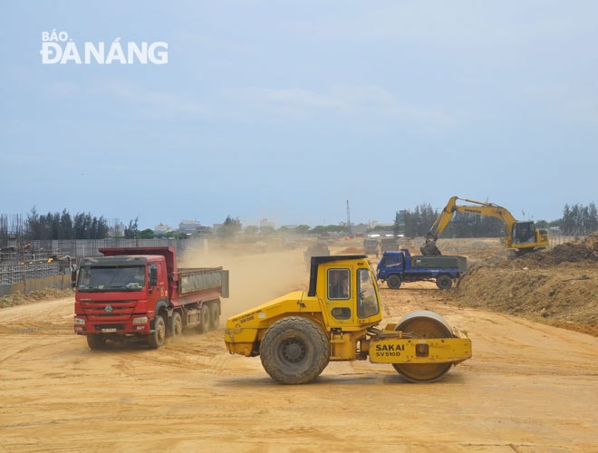 Quý 1-2020 thành phố thu hút được gần 80 triệu USD vốn đầu tư nước ngoài (trong ảnh thi công dự án cầu và đường qua sông Cổ Cò). Ảnh: THÀNH LÂN