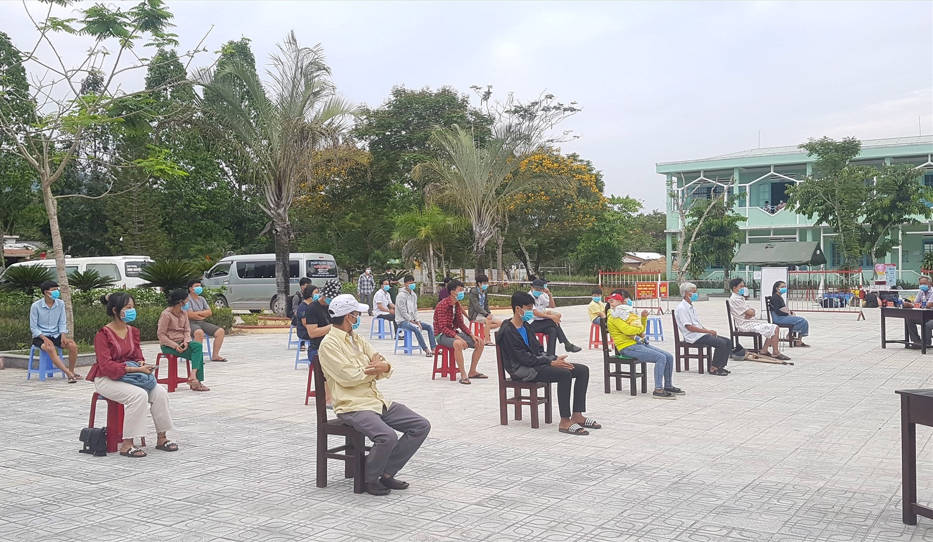 22 công dân của huyện Tiên Phước hoàn thành cách ly tập trung. Ảnh: D.L