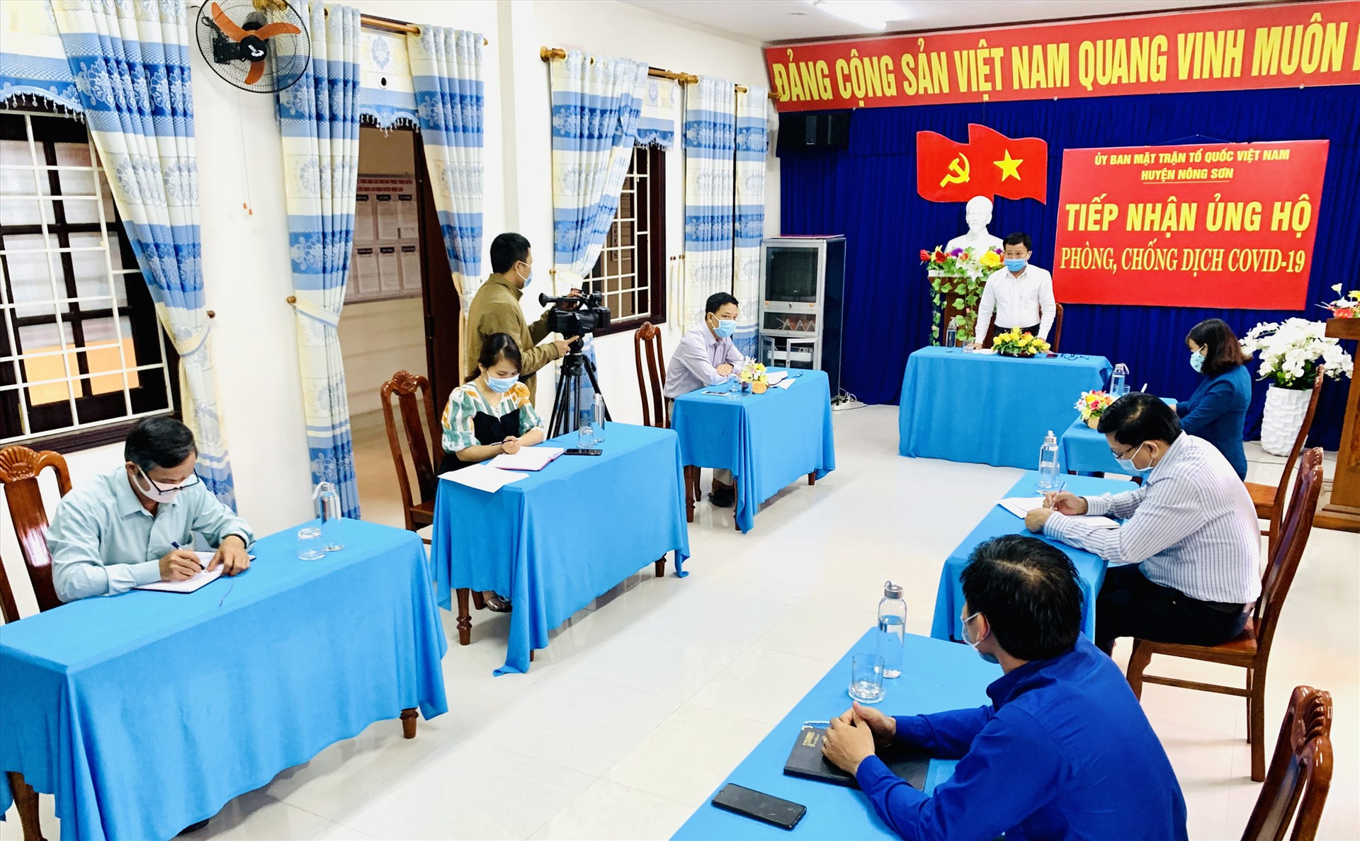 Ông Thái Bình - Bí thư Huyện ủy Nông Sơn đánh giá cao những nỗ lực của Ủy ban MTTQ Việt Nam và các đoàn thể chính trị - xã hội trong phòng, chống dịch Covid-19.