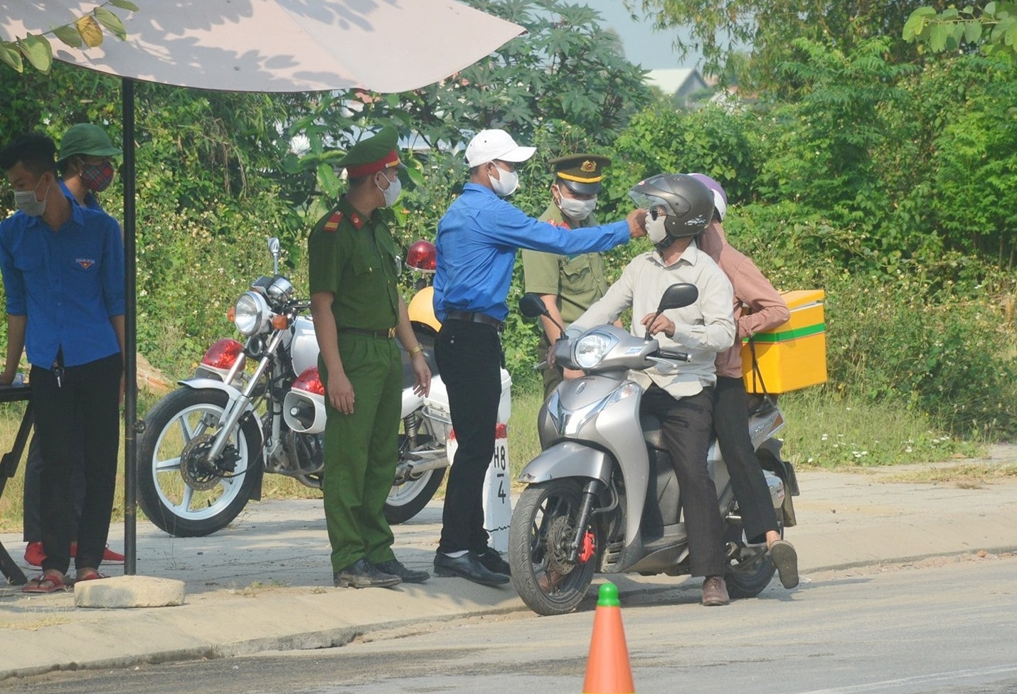 Một chốt kiểm soát dịch Covid-19 trên địa bàn tỉnh. Ảnh: Q.T