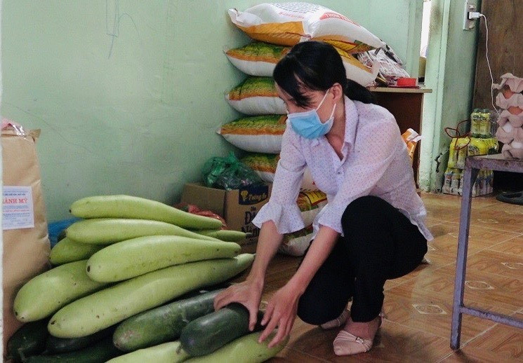 Nông sản do nhân dân các xã ở Thăng Bình hỗ trợ khu cách ly của huyện. Ảnh: Tân Sương