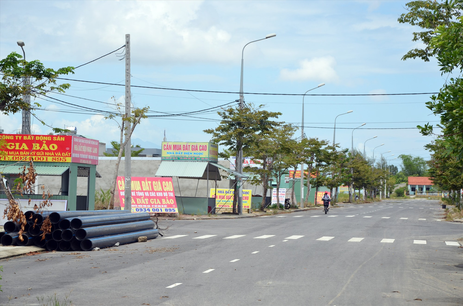 Giao dịch đất đai ở phường Điện Ngọc (thị xã Điện Bàn) diễn ra rầm rộ hồi đầu năm 2019. Ảnh: N.T