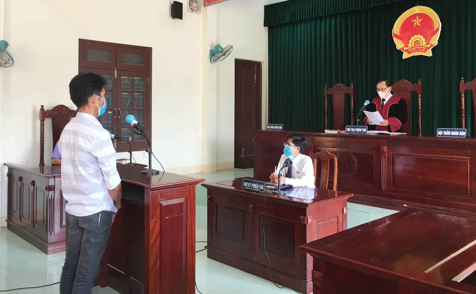 Tòa án nhân dân huyện Nông Sơn tuyên phạt bị cáo Nguyễn Ngọc Phương 9 tháng tù giam.