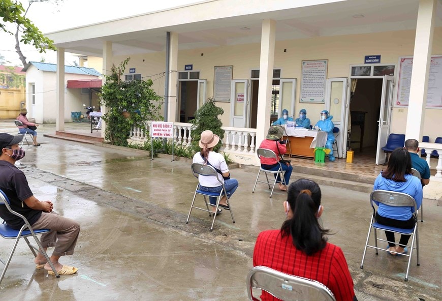 Các chợ đầu mối gồm chợ Ngã Tư Sở (quận Thanh Xuân), chợ Long Biên (Ba Đình), chợ đầu mối hoa quả Hoàng Mai, chợ đầu mối gia cầm Hà Vĩ (huyện Thường Tín) và một số chợ hải sản. (Ảnh: Vũ Sinh-TTXVN)
