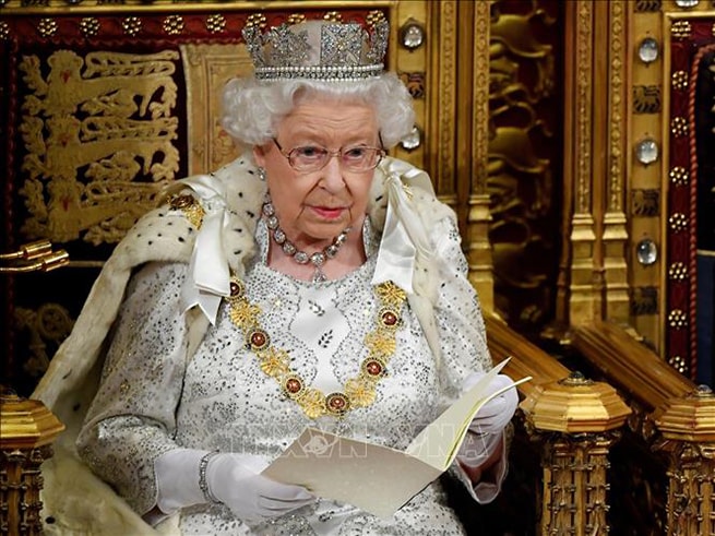 Nữ hoàng Anh Elizabeth II trình bày các chính sách của Chính phủ tại phiên họp Quốc hội ở London, ngày 14-10-2019. Ảnh: AFP/TTXVN