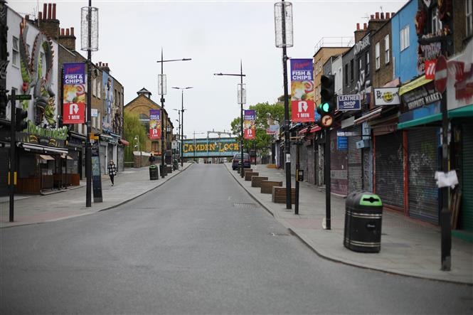 Cảnh vắng vẻ trên đường phố tại London, Anh ngày 17-4-2020 trong bối cảnh dịch Covid-19 lan rộng. Ảnh: THX- TTXVN