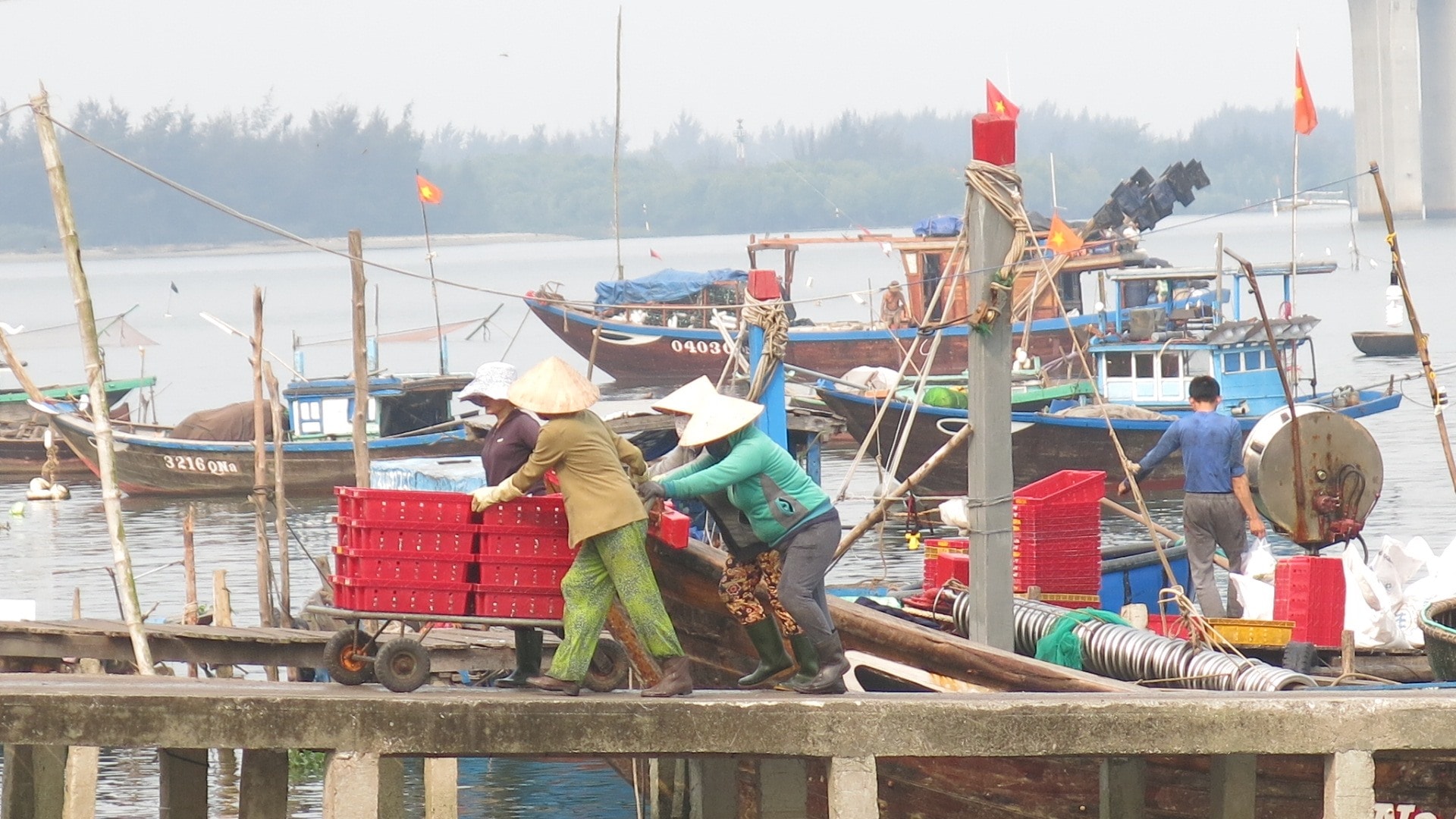 Lao động thời vụ bị ảnh hưởng bởi dịch Covid-19 sẽ nhận được sự hỗ trợ từ gói an sinh xã hội (ảnh minh họa).