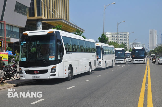 Từ ngày mai 24-4, hoạt động vận tải liên tỉnh được phép hoạt động trở lại. Ảnh: THÀNH LÂN