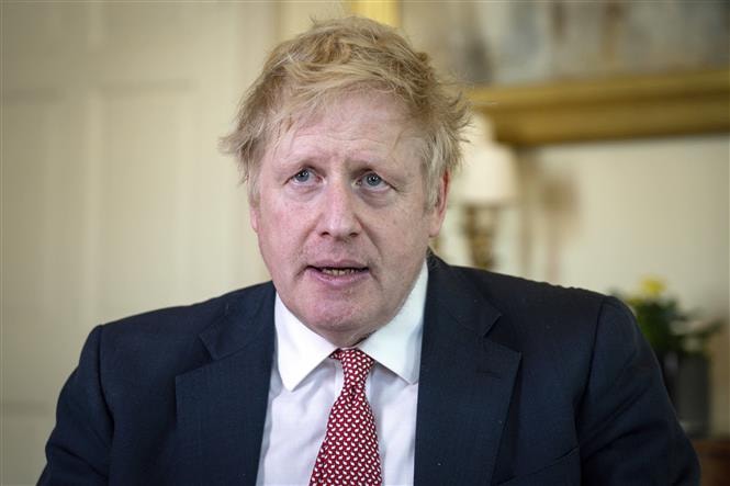 Thủ tướng Anh Boris Johnson tại phố Downing, London sau khi xuất viện ngày 12/4/2020. THX/TTXVN