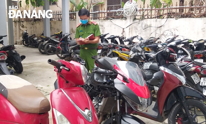 Công an quận Liên Chiểu tạm giữ các phương tiện do đối tượng Nguyễn Văn Hà trộm cắp. Ảnh: N.P