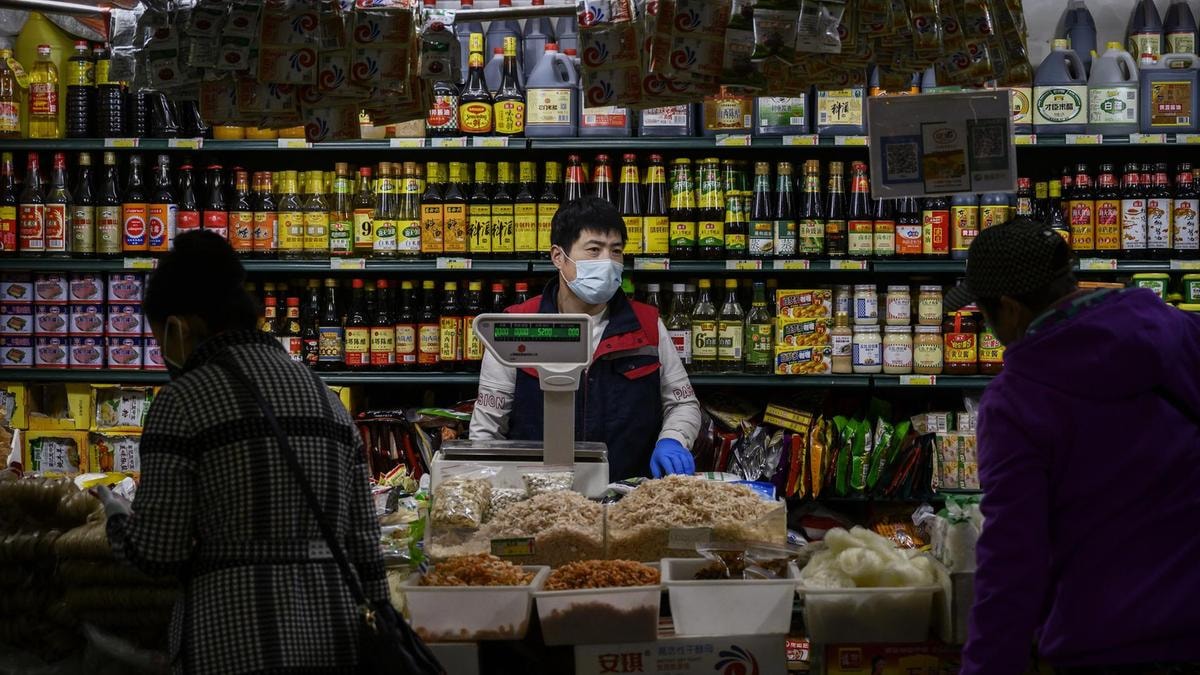 Tiền mặt mất dần chỗ đứng trong giao dịch thanh toán tại Trung Quốc. Ảnh: Getty Images