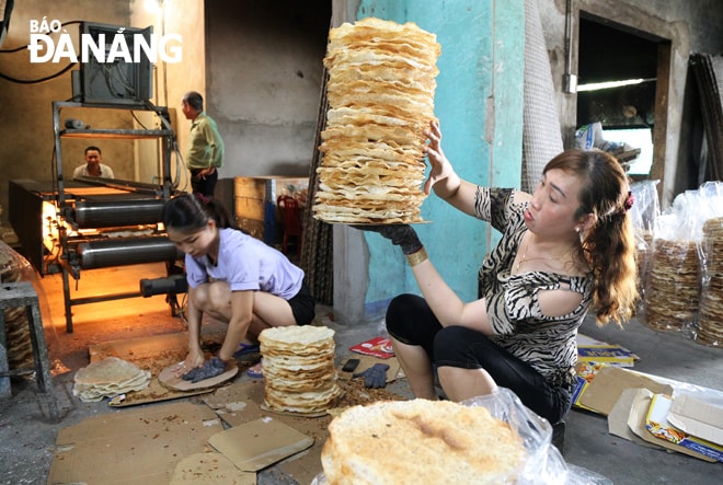 Hệ thống sấy tận dụng nhiệt trong sản xuất bánh tráng do Liên hiệp các Hội Khoa học và Kỹ thuật Đà Nẵng hỗ trợ lò mì và bánh tráng Bà Tỉnh. Ảnh: VĂN THÀNH LÊ