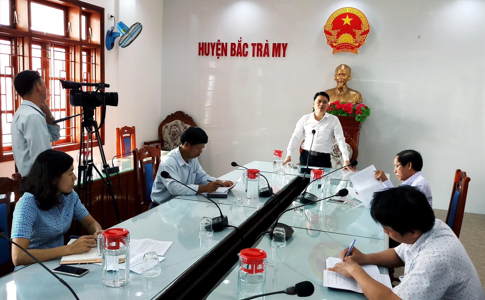 Phó Chủ tịch UBND tỉnh Trần Văn Tân phát biểu tại buổi làm việc. Ảnh: A.N