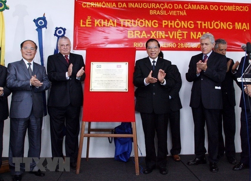  Nhân chuyến thăm hữu nghị chính thức Brazil, ngày 28/5/2007, Tổng Bí thư Nông Đức Mạnh đến dự Lễ khai trương Phòng Thương mại Brazil-Việt Nam tại thành phố Rio de Janeiro. (Ảnh: Đinh Xuân Tuân/TTXVN)
