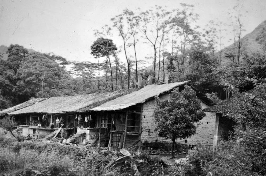 Nhà của ông Hứa Gia Khởi, làng Nặm Quang (Trung Quốc), nơi Bác Hồ đã ở trong thời gian mở lớp huấn luyện chính trị cho các cán bộ Việt Nam (12-1940). (Ảnh: Tư liệu-TTXVN phát)