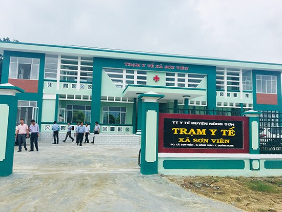 Trạm Y tế xã Sơn Viên (Nông Sơn) được đầu tư xây dựng khang trang - công trình thuộc dự án Nâng cao năng lực ngành y tế tỉnh Quảng Nam do Sở Kế hoạch và đầu tư làm chủ đầu tư. Ảnh: TRÀ MY