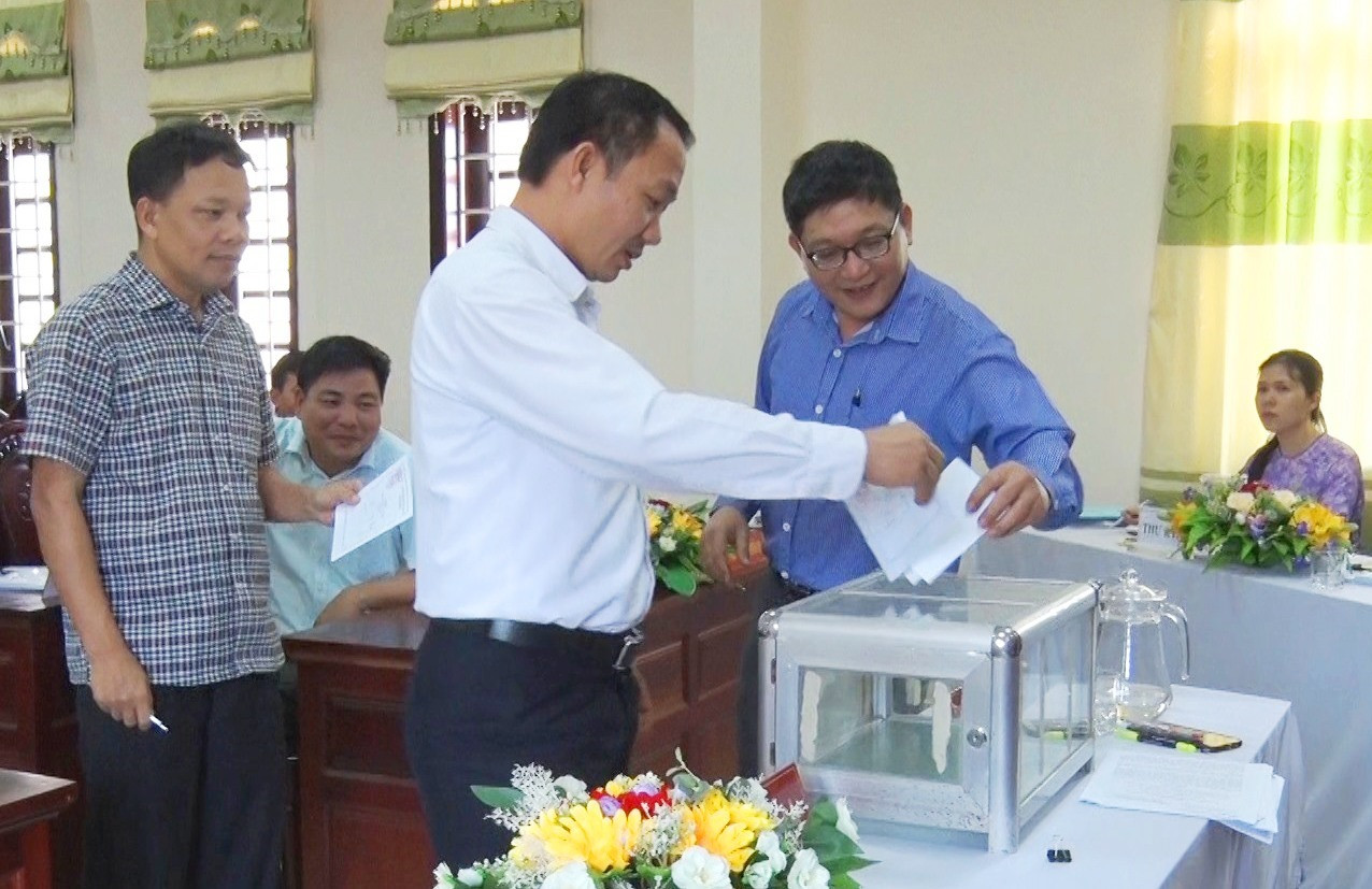 HĐND huyện Nông Sơn bầu bổ sung Ủy viên UBND huyện, nhiệm kỳ 2016-2021