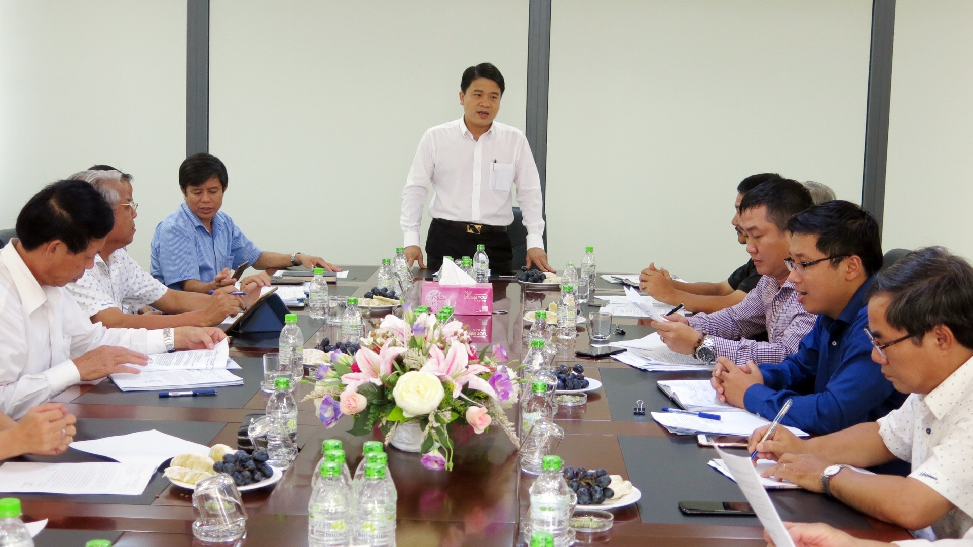 Quang Nam leaders’ periodical meeting with businesses