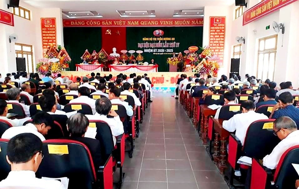 Quang cảnh phiên chính thức Đại hội Đảng bộ thị trấn Hương An lần thứ IV diễn ra hôm nay 8.5. Ảnh: V.S