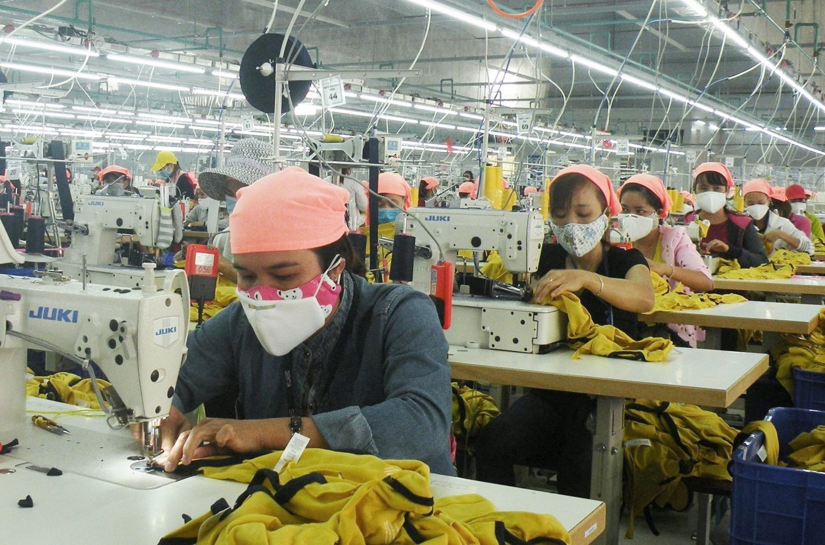 Những năm qua, lĩnh vực sản xuất công nghiệp của Hương An phát triển mạnh đã tạo việc làm ổn định cho hàng nghìn lao động. Ảnh: V.S