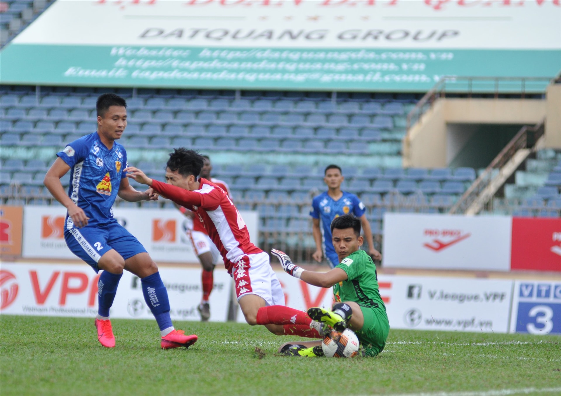 V-League sẽ phải điều chỉnh để phù hợp với quỹ thời gian còn lại của mùa giải. Ảnh: A.S