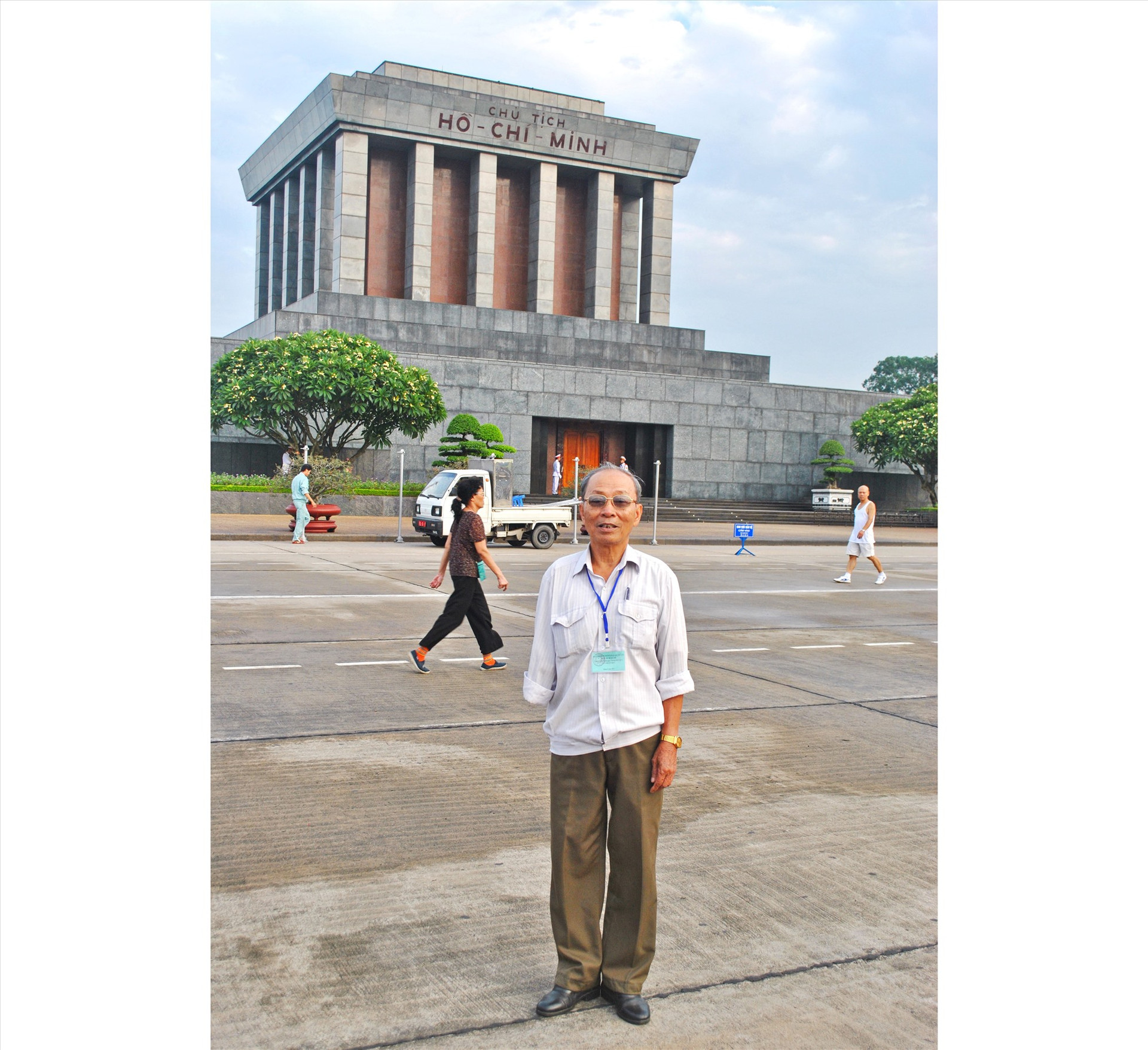 Ông Bình trong một lần ra thăm Hà Nội, vào lăng viếng Chủ tịch Hồ Chí Minh. Ảnh: NGUYỄN ĐIỆN NGỌC