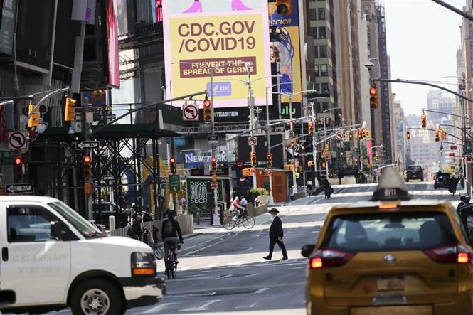 Quảng trường Thời đại ở New York, Mỹ ngày 4/5/2020. Ảnh: THX/TTXVN
