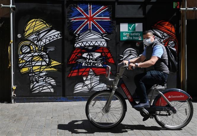 Đường phố thủ đô London trong mùa dịch COVID-19. Ảnh: AFP