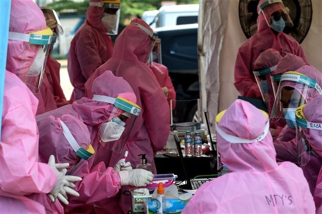 Xét nghiệm COVID-19 tại Indonesia. Ảnh: AFP/TTXVN