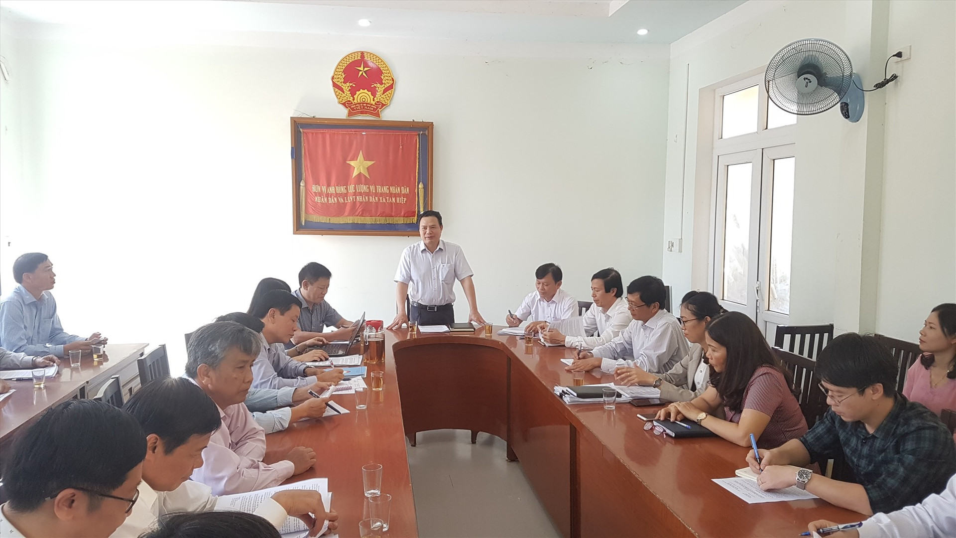 Thứ trưởng Bộ LĐ-TB&XH Lê Văn Thanh cùng đoàn công tác sẽ ghi nhận những kiến nghị của địa phương. Ảnh: D.L