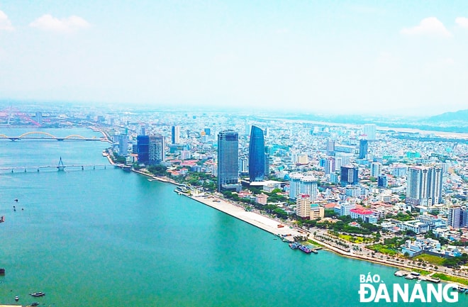 Quy định quản lý kiến trúc cần khuyến khích sử dụng màu sắc trung tính, vật liệu thân thiện mội trường.  Trong ảnh: Khu đô thị trung tâm thành phố.  Ảnh: TRIỆU TÙNG