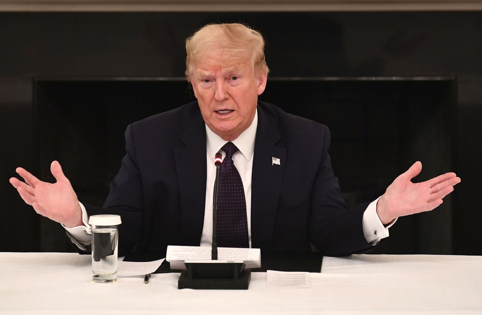 Tổng thống Trump cho biết ông đang sử dụng thuốc chống sốt rét hydroxychloroquine để ngăn mắc COVID-19. Ảnh: NBC News