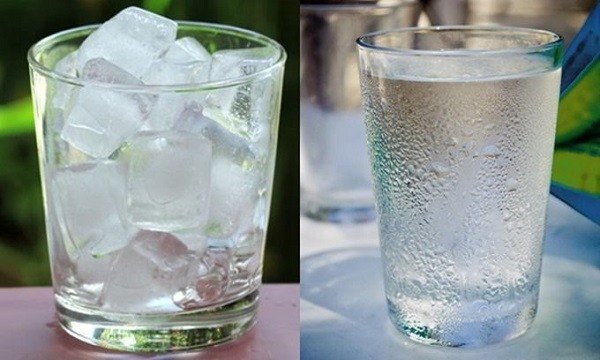 Uống nước đá dễ gây nên tình trạng viêm họng (Ảnh minh họa)