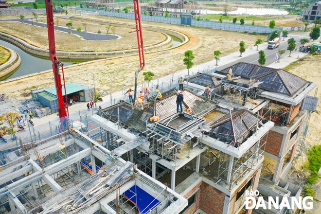 Các đơn vị thi công công trình xây dựng dân dụng và công nghiệp chủ động ứng dụng công nghệ mới, sản phẩm mới, đem lại hiệu quả về đầu tư và chất lượng công trình. Ảnh: TRIỆU TÙNG