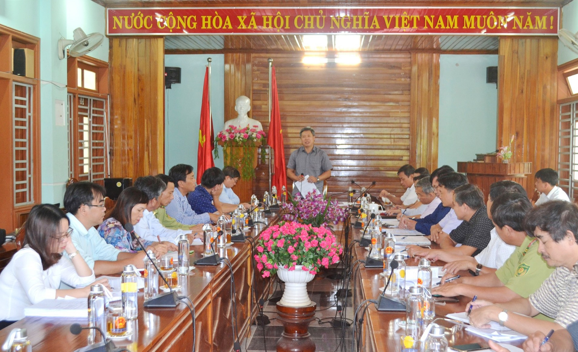 Phó Chủ tịch UBND tỉnh Hồ Quang Bửu định hình cho huyện nhiều hướng đi. Ảnh: CT