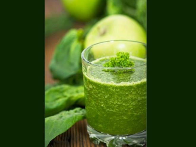 Rau bina: Phần lớn các loại rau lá xanh đều rất tốt khi sử dụng vào mùa hè. Tiêu thụ loại rau này giúp cho cơ thể bạn luôn đủ nước và ngăn ngừa tình trạng tăng cân.