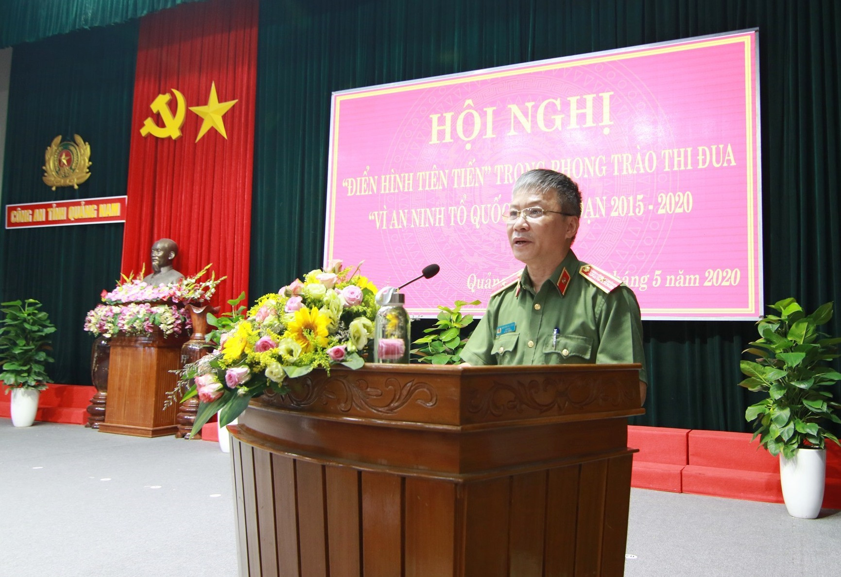 Thiếu tướng Nguyễn Đức Dũng - Giám đốc Công an tỉnh phát biểu khai mạc hội nghị. Ảnh: T.C