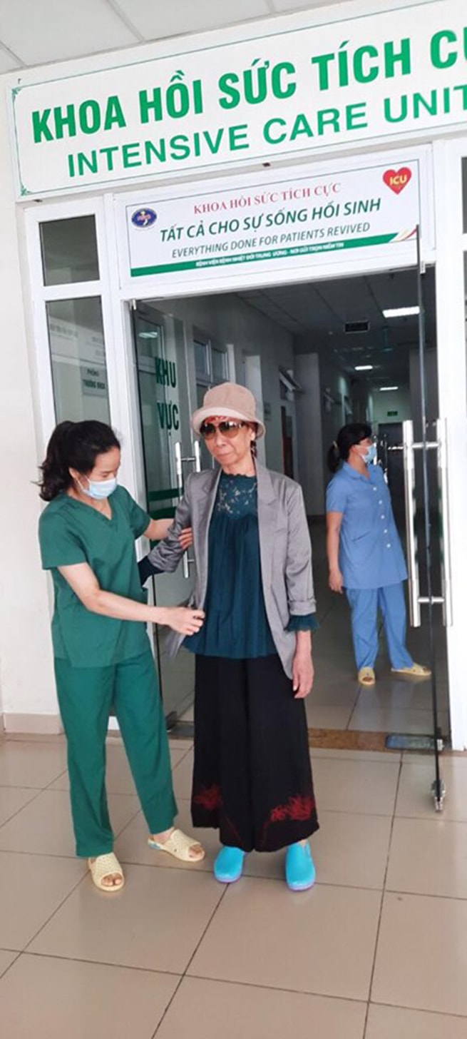 Những ngày gần đây, bệnh nhân đã có thể tự đi lại, ăn uống tốt.