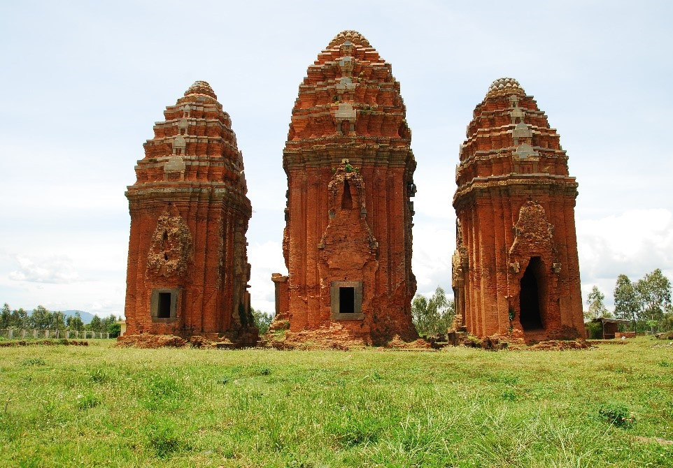 Nhóm đền tháp Dương Long, thế kỷ 12 - 13, Bình Định. Ảnh: Trần Kỳ Phương