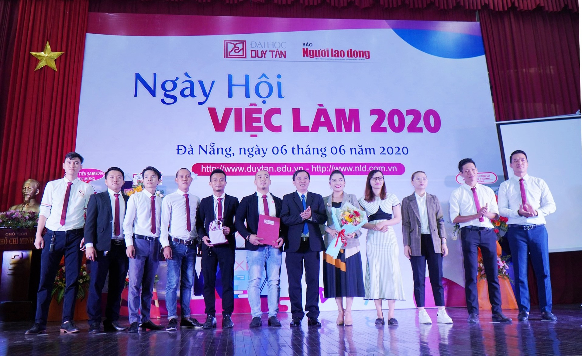 Ra mắt Câu lạc bộ Doanh nhân cựu sinh viên DTU tại NHVL 2020. Ảnh NĐ
