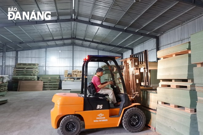 Nhiều doanh nghiệp đang cải thiện tình hình sản xuất - kinh doanh để phục hồi sau Covid-19. TRONG ẢNH: Hoạt động sản xuất tại Công ty CP Dewoo. Ảnh: MAI QUẾ