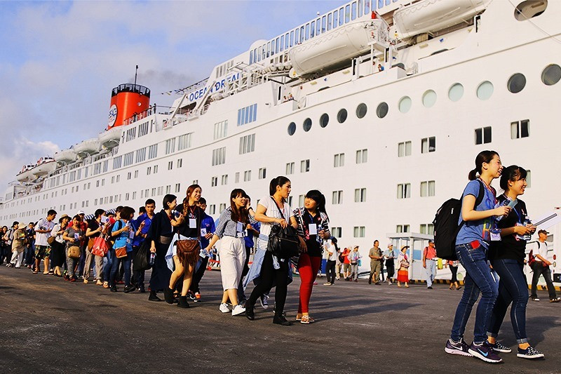 Khách du lịch quốc tế đến Đà Nẵng bằng tàu biển vào tháng 2 năm 2020. Ảnh VS