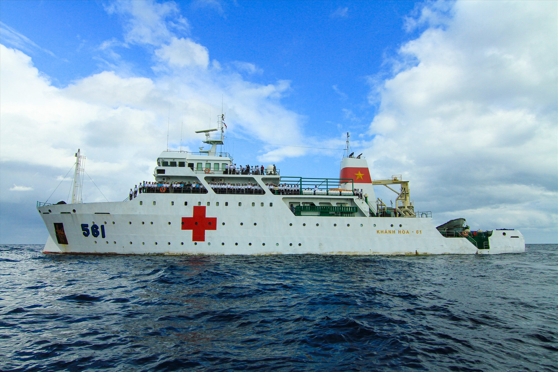 Tàu 561 - Bệnh viện trên biển. Ảnh: T.C
