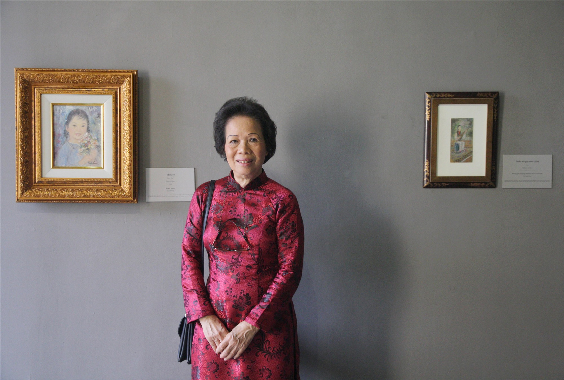 Nhà phê bình văn học Thụy Khuê và cuốn “Cấu trúc thơ” vừa tái xuất tại Việt Nam sau 25 năm Ảnh: VĂN BẢY
