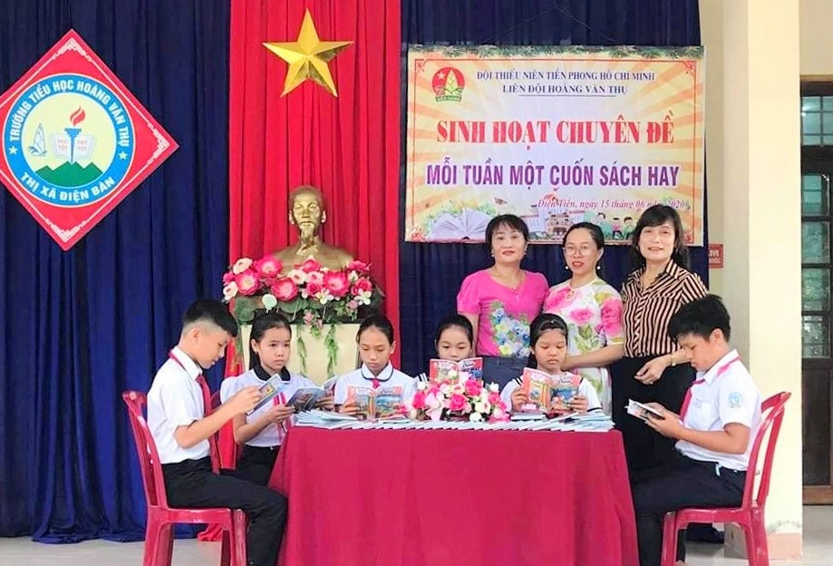 Học sinh Điện Bàn tham gia sinh hoạt chuyên đề “Mỗi tuần một cuốn sách hay“. Ảnh: CTV