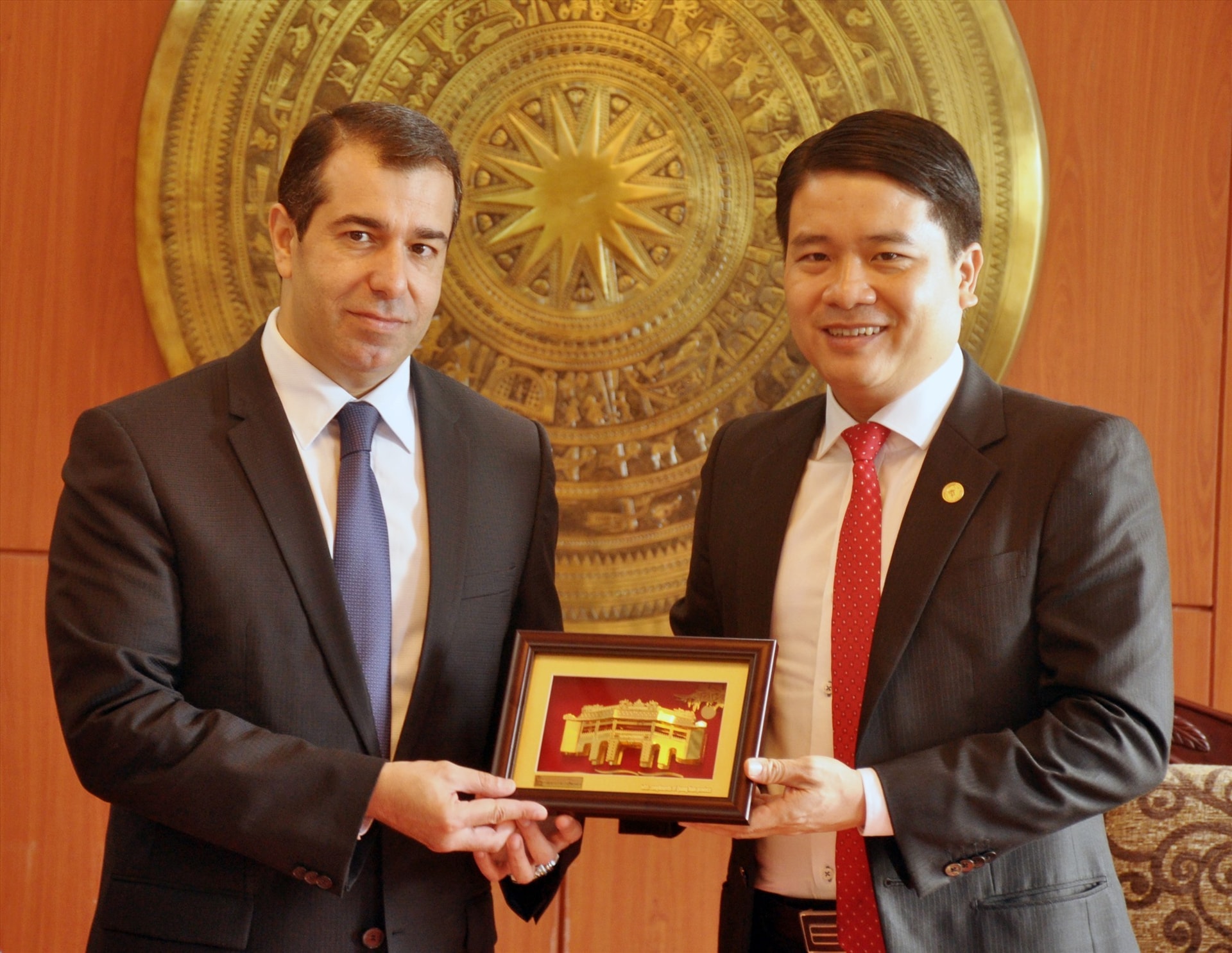 Vice Chairman Tan (R) and Azerbaijani Ambassador Anar Imanov