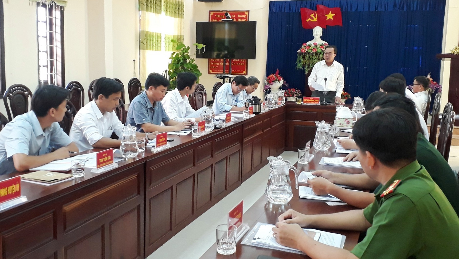 Quảng cảnh buổi kiểm tra công tác chuẩn bị Đại hội Đảng tại Nông Sơn. Ảnh MINH THÔNG