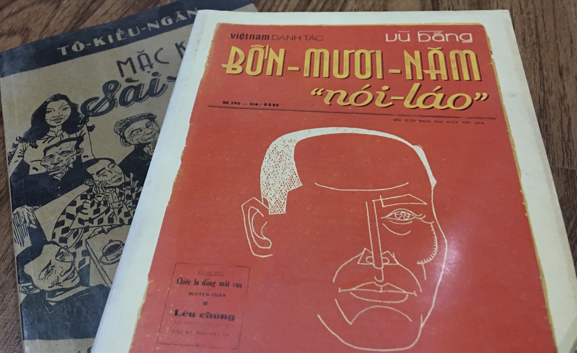 Bốn mươi năm “nói láo” (Vũ Bằng) và Mặc khách Sài Gòn (Tô Kiều Ngân), 2 tác phẩm nhắc nhiều câu chuyện bên lề của báo chí xưa.