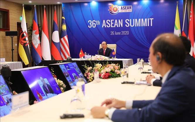 Thủ tướng Nguyễn Xuân Phúc, Chủ tịch ASEAN 2020 phát biểu khai mạc Phiên toàn thể Hội nghị Cấp cao ASEAN lần thứ 36. Ảnh: TTXVN