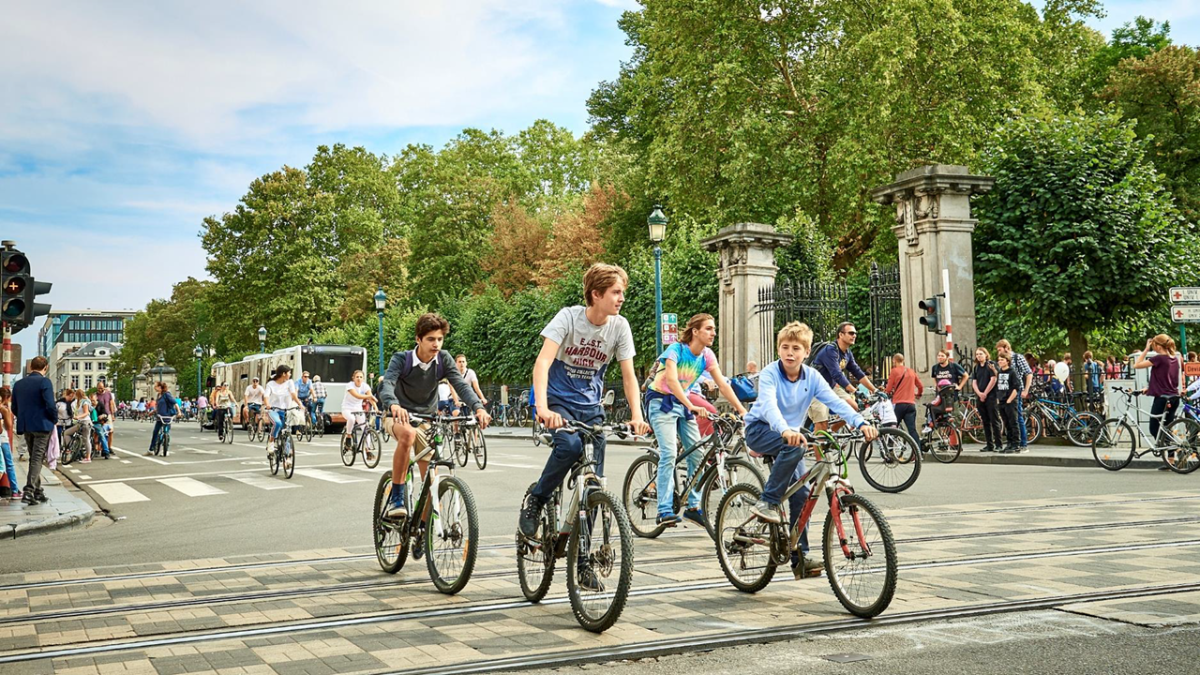 Các quốc gia châu Âu kêu gọi người dân sử dụng xe đạp để tránh các phương tiện đông người, ngăn chặn dịch bệnh cũng như góp phần bảo vệ môi trường xanh. Ảnh: IMBA-EUROPE